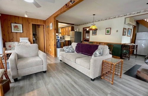 Rideau Lakes House | Sunset Delight | Waterfront Cottage on Westport Sand Lake