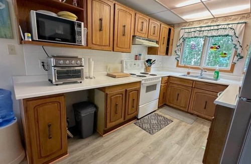 Rideau Lakes House | Sunset Delight | Waterfront Cottage on Westport Sand Lake