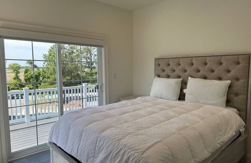 Broadkill Beach House | SUNSET DREAMS - 4 BD & 2.5 BA - Sleeps 8 - Short walk to Beach!