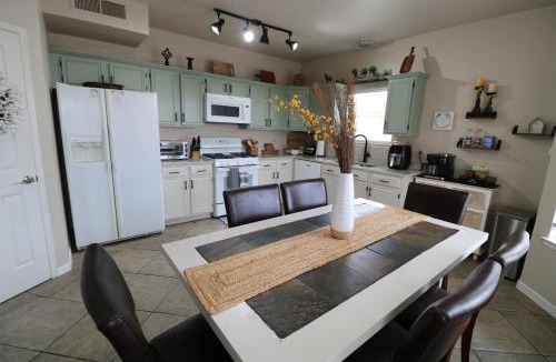El Paso House | Sunset Escape Parkside Retreat