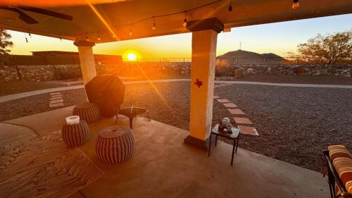 El Paso House | Sunset Escape Parkside Retreat