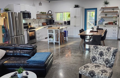 Candle Lake Cottage | Sunset Escape! Spacious and Private Waterfront Retreat.