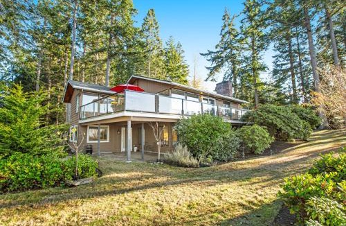 Camano Island House | Sunset Getaway