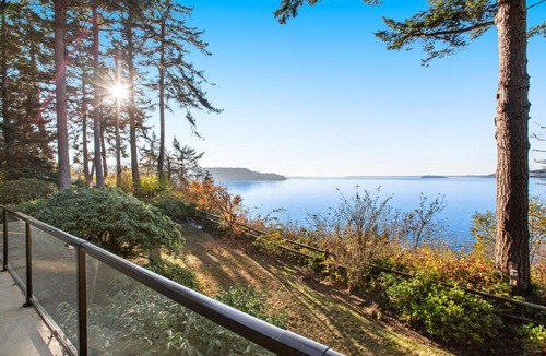 Camano Island House | Sunset Getaway