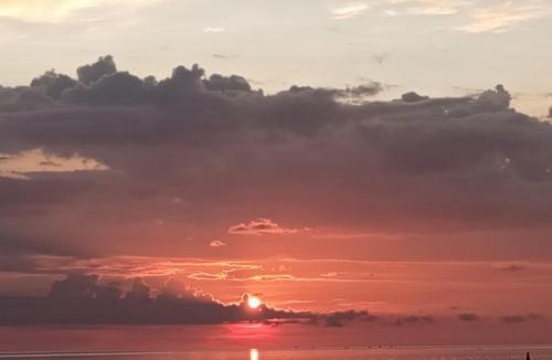 Bunaken House | Sunset Guest House & Bar