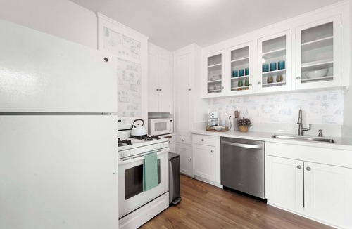 Middletown Apartment | Sunset Harbor Views from Deck! Near Downtown!