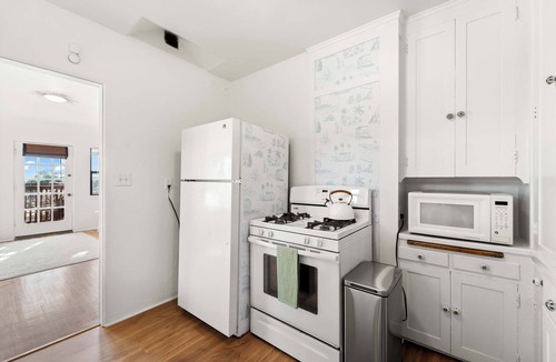 Middletown Apartment | Sunset Harbor Views from Deck! Near Downtown!