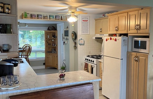Chisholm House | Sunset Haven in Charming Cottage Bungalow on Peaceful Wasi Lake