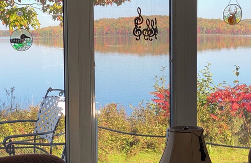 Chisholm House | Sunset Haven in Charming Cottage Bungalow on Peaceful Wasi Lake