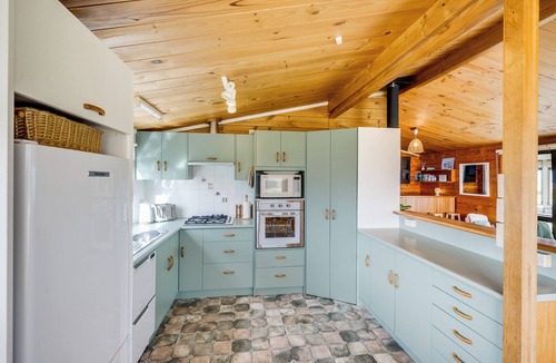 Mahia House | Sunset Haven - Mahia Holiday Home