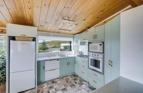 Mahia House | Sunset Haven - Mahia Holiday Home