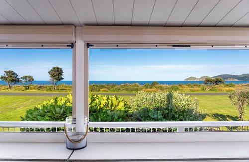 Mahia House | Sunset Haven - Mahia Holiday Home