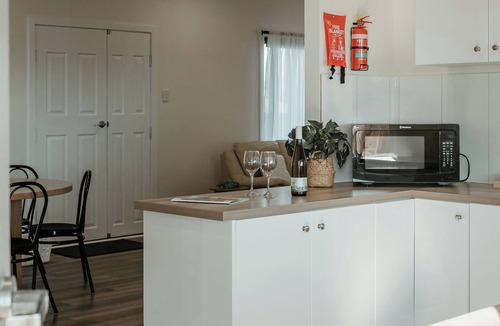 Kingscote House | Sunset Hideaway - In Kingscote