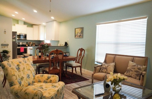 Sunset Park House | Sunset Hideaway - Located near the River District