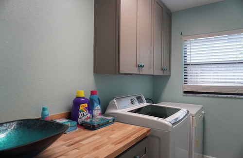 Sunset Park House | Sunset Hideaway - Located near the River District