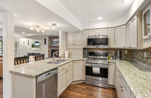 Linn Creek House | Sunset Hideaway - Private Dock in No Wake Cove!