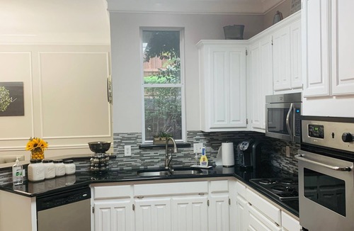 Rockwall House | Sunset Hill Haven: Relaxing balcony & Backyard, short walk to Rockwall Harbor