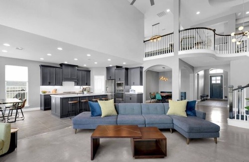 Shadow Glen House | Sunset Hits | Golf Course Views w/ Pool Hot Tub Gym Theatre - 20mins to DT ATX