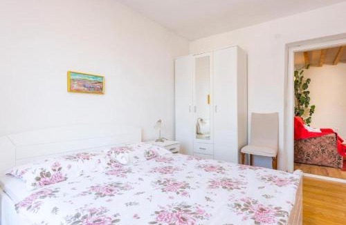 Krizni rat Apartment | Sunset house with seaview