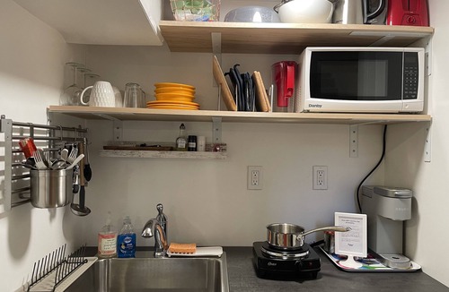 Sunset Hill House | Sunset in Seattle; Comfy 1br kitchenette laundry