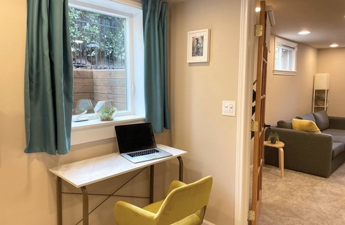 Sunset Hill House | Sunset in Seattle; Comfy 1br kitchenette laundry