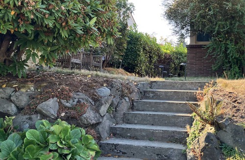 Sunset Hill House | Sunset in Seattle; Comfy 1br kitchenette laundry