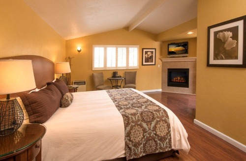 Pacific Grove Bed & Breakfast | Sunset Inn - Charming Beautiful Inn (Second Cabin)