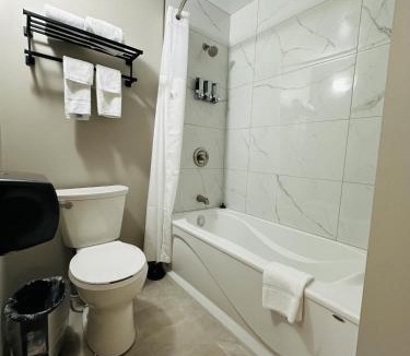Sioux Lookout Hotel | Sunset Inn & Suites