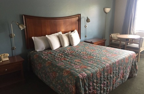 West Memphis Hotel | Sunset Inn