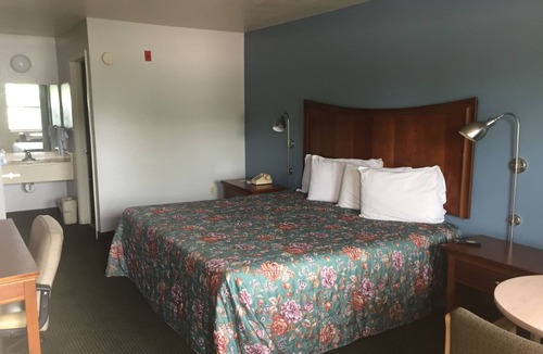 West Memphis Hotel | Sunset Inn