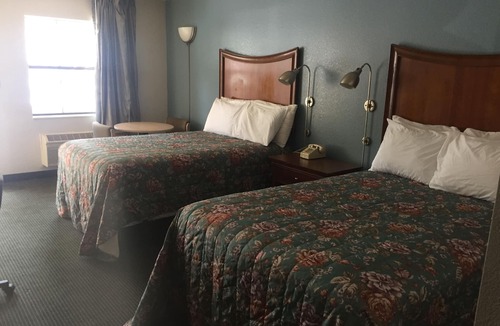 West Memphis Hotel | Sunset Inn