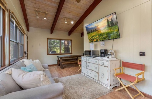Jay House | Sunset Island - 2 bed/1.5 Ba Guest house w/Dock