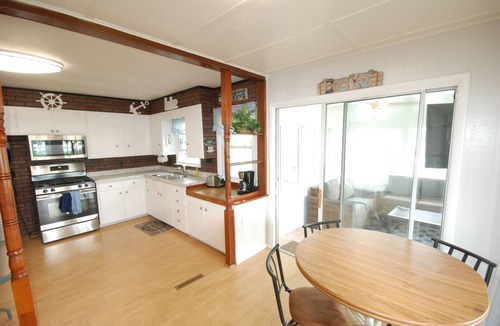 Coldwater House | SUNSET LAKE HOUSE!The best of family time at the North Chain of Lakes.SLEEPS 8!