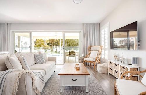 Swansea House | Sunset Lakefront