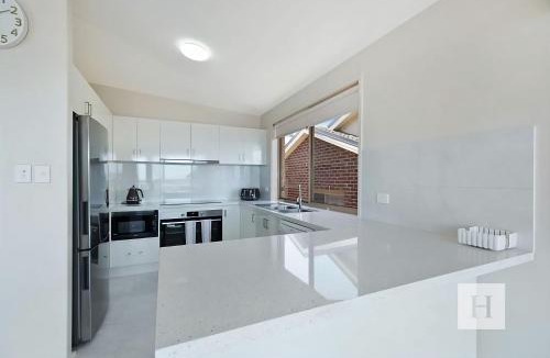 Toukley House | Sunset Lakehouse