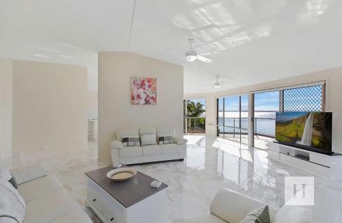 Toukley House | Sunset Lakehouse