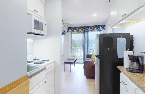 North Shore Condo | Sunset Landing - Waterfront condo with lake-view deck, tennis court & pool