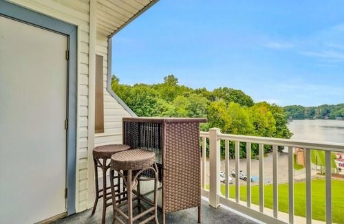 North Shore Condo | Sunset Landing - Waterfront condo with lake-view deck, tennis court & pool