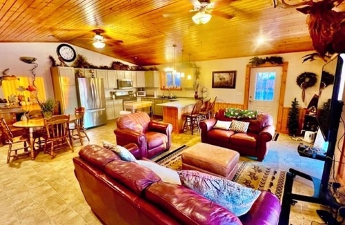 Harpers Ferry Cabin | Sunset Lodge 10 Bed Cabin w/Pool & HotTub