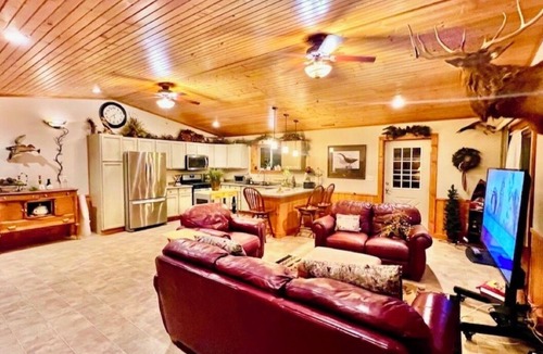 Harpers Ferry Cabin | Sunset Lodge 10 Bed Cabin w/Pool & HotTub