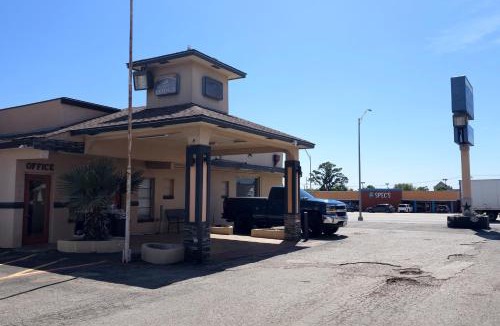 Elgin Hotel | Sunset Lodge Elgin near US 290 by Hotel O
