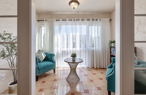 Merced Manor House | Sunset Luxurious 2BD/2BA Home Nr Food/Easy Parking