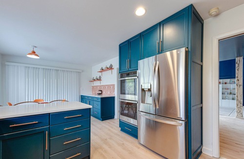 Highland Park House | Sunset Manor: Opulent Mansion, Ultimate Serenity Awaits