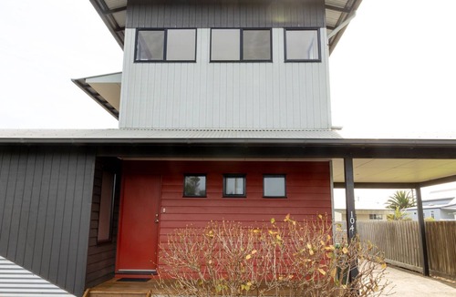 Sunset Strip House | Sunset Meadows in Sunset Strip