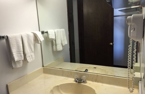 Lake Bluff Hotel | Sunset Motel