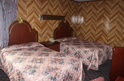 Lake Bluff Hotel | Sunset Motel