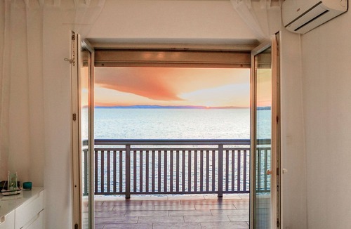 Prizna Apartment | Sunset-Oase am Meer by Interhome