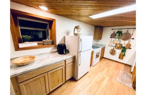 Lakeside Cottage | SUNSET OASIS AT PAGE LAKE