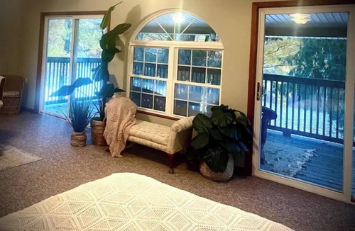 Lakeside Cottage | SUNSET OASIS AT PAGE LAKE