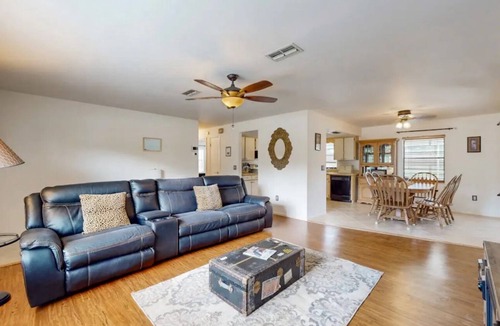 Homosassa House | Sunset Oasis